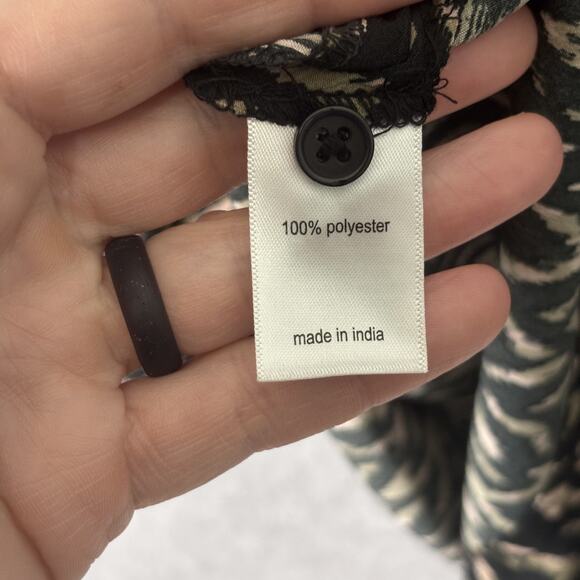 Maurices Blouse 2X Black Tan Chevron Flowy Satin Neutrals Boho Cottage Loud - Picture 11 of 13